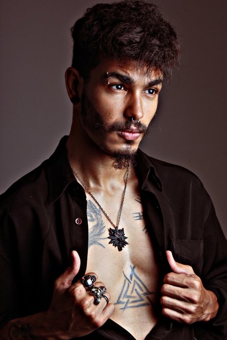 Luccas naked model pic