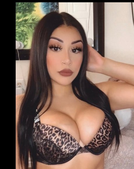 Mari Medina star exclusive pic