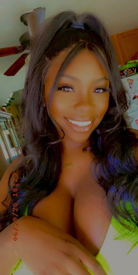 Taye with the Js sexy pornstar gallery