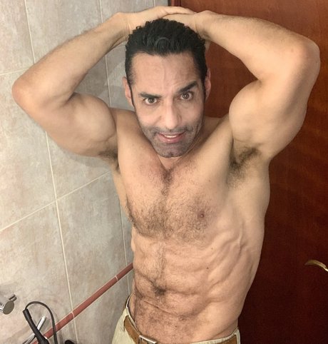 MaXXXeur top pornstar pictures