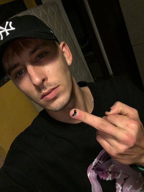 Master Axl star naked images