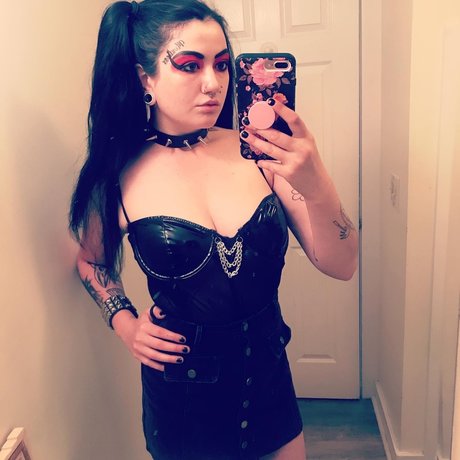 MinnieMoans star hot photos