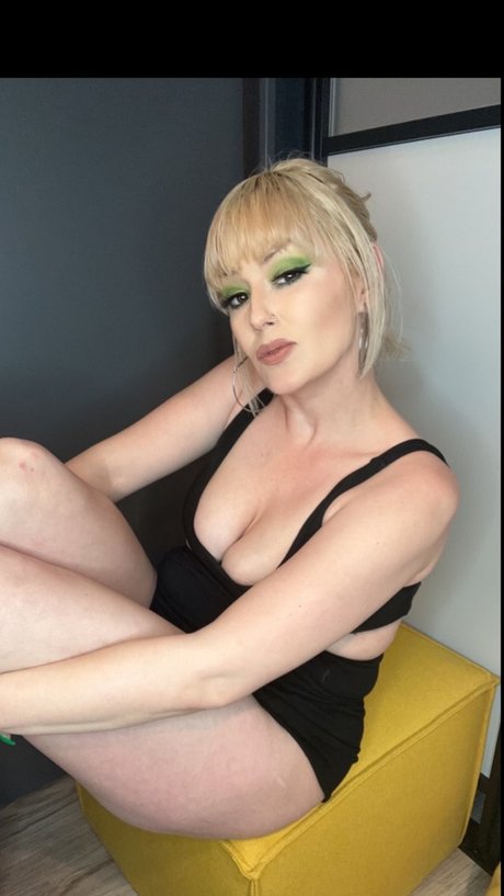 Millie Nichole perfect star image