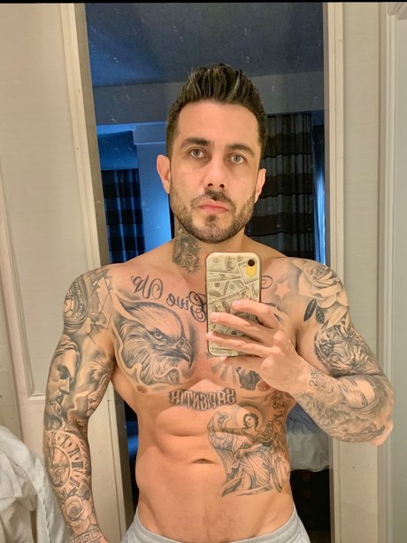 Mikeloverfit hot pornstar pic