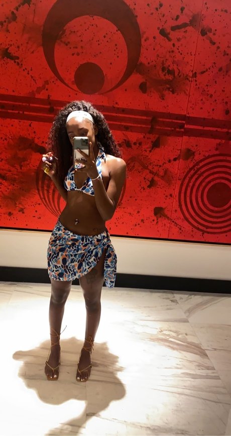 Mocha extra cream_ model naked photo