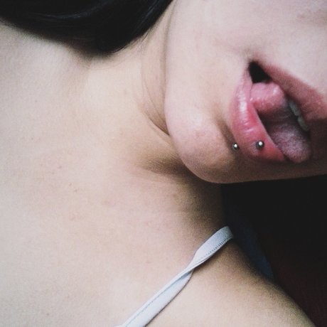 naive nudity hot star image