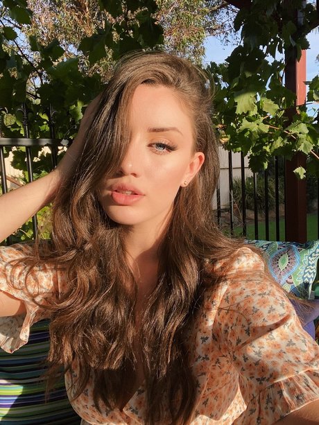 Naomi s Feet sexy model gallery