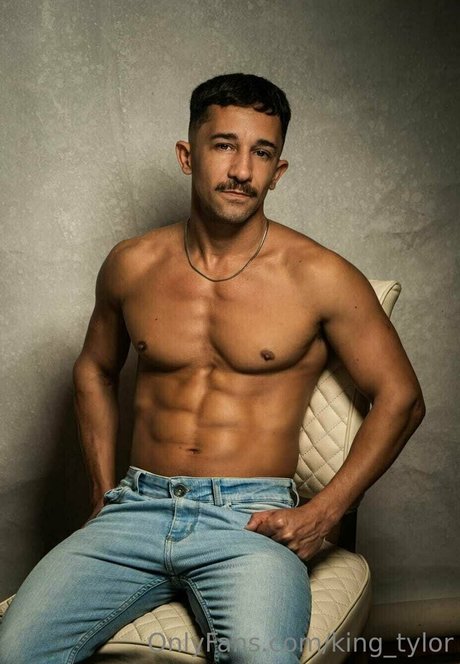 king tylor pretty actress gallery