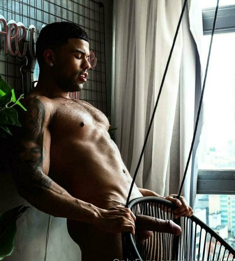 king tylor exclusive model images