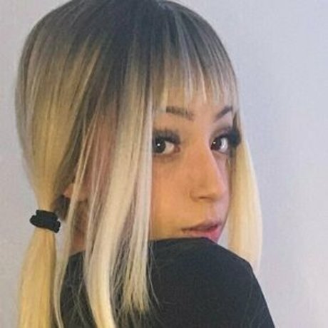 oddsxx model perfect pic