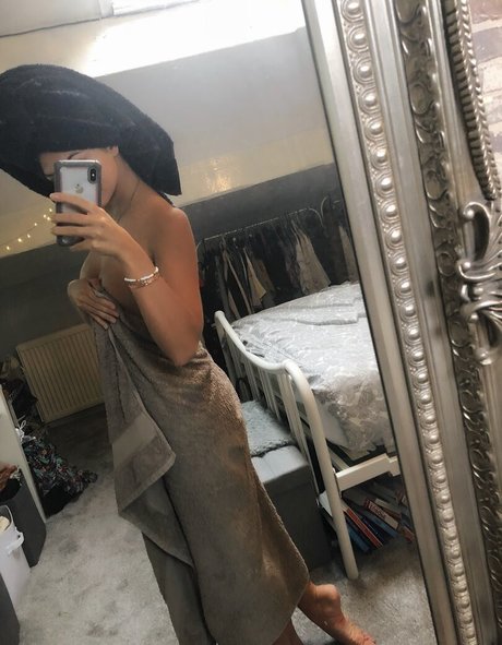 curvy shemale onlyfans erotic image