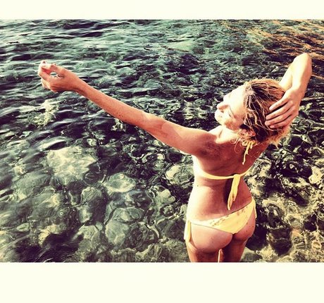 Catha23 erotic actress photos