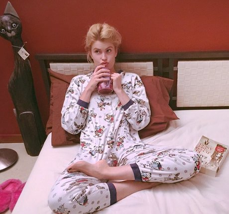 Adriana Abenia porn model picture