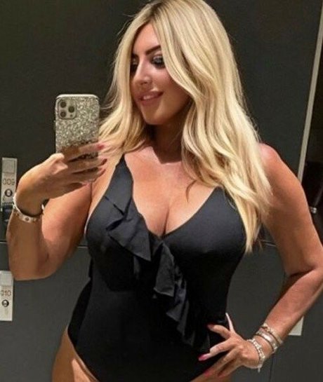 Flaviana Basta art model archive