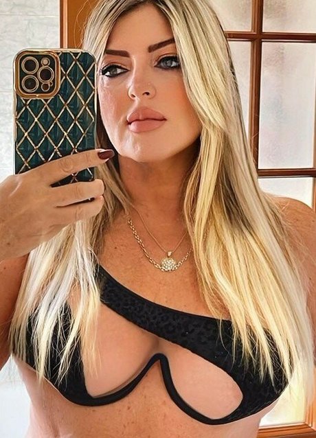 Flaviana Basta hot star pictures