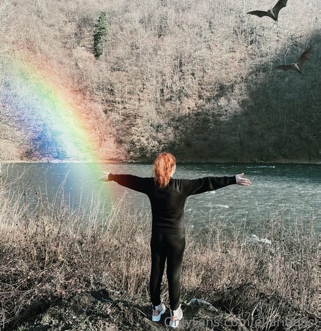 ellariabast naked star img