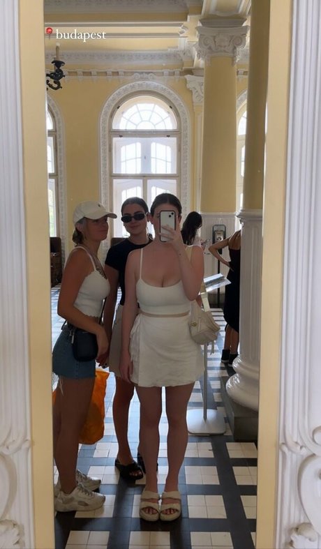 Josie L beautiful model picture