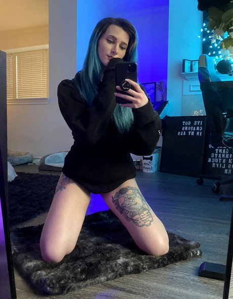 kristenraettv star sexy pics