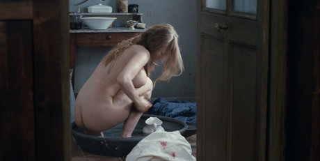 Isild Le Besco model erotic pics