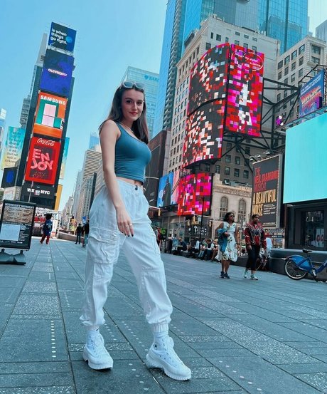 Maggie Roscher pornstar sex photo