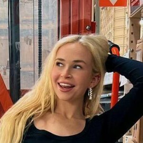 Sophia Armata pornstar pretty photos