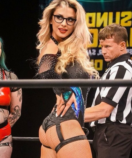 Danni Ellexo model exclusive image