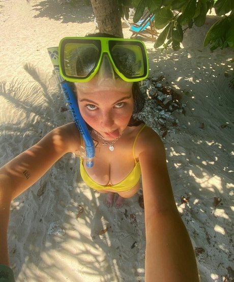 Chlobailey star top img