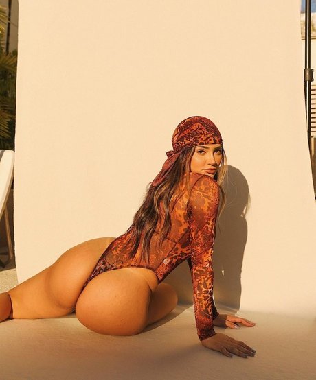 Taina Costa star naked pictures