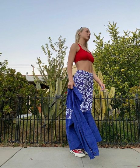 Emma Chamberlain art actress photos