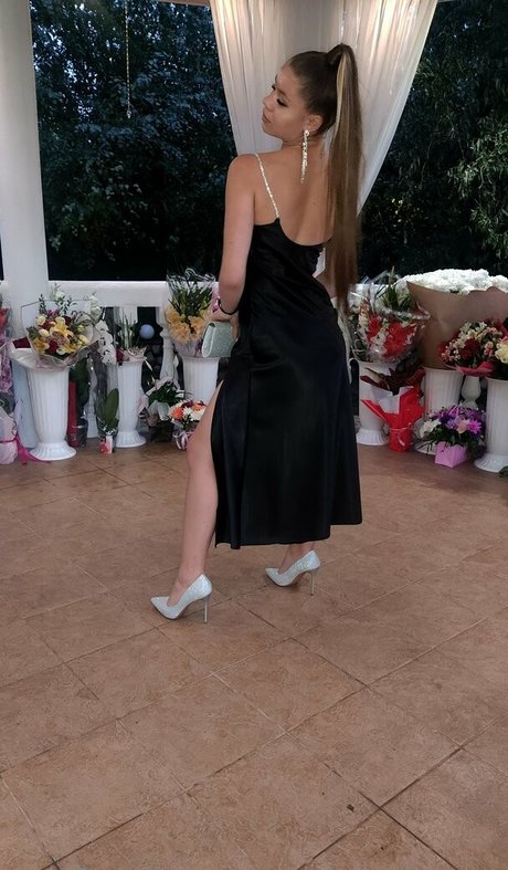 michelle milly beautiful model image