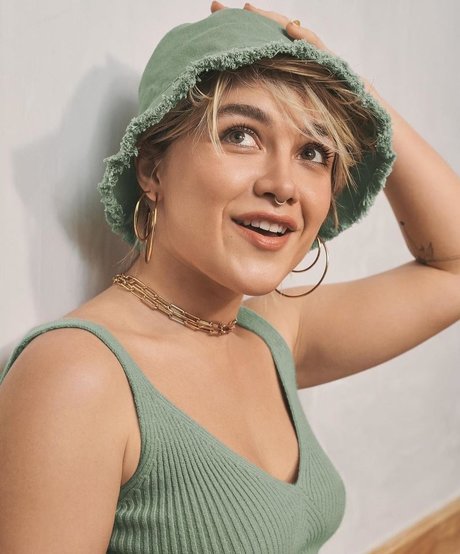 Florence Pugh hot model pictures