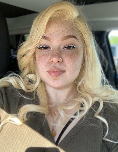 AHintOfRed star best picture