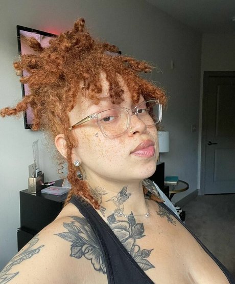 AHintOfRed pornstar sex gallery