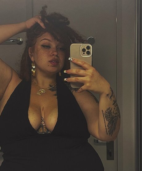 AHintOfRed sex actress picture