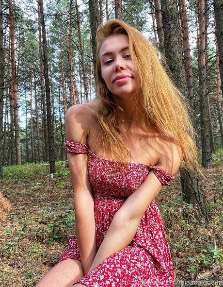 mianaughtygirl naked model archive