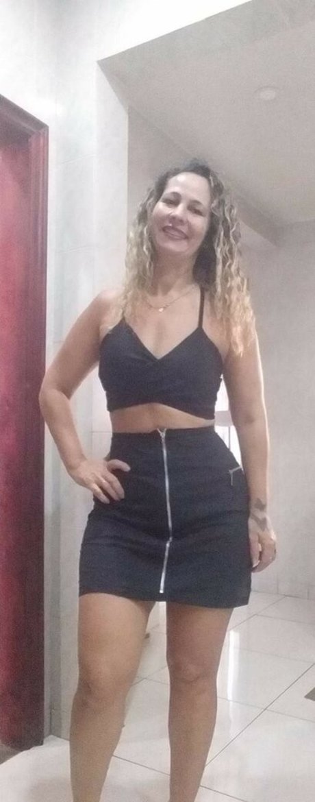 Soninha Coroa model adult pictures