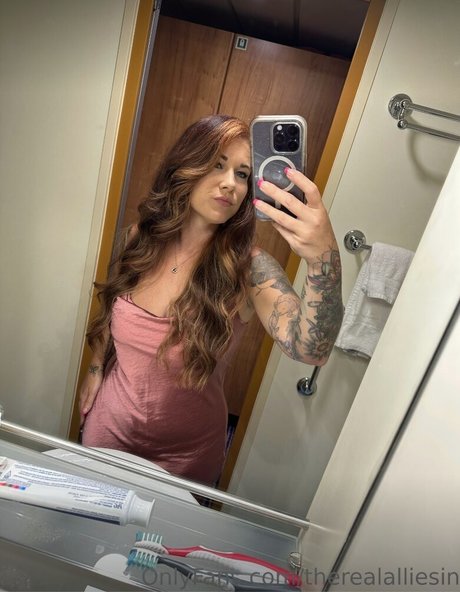 Allie Sin sexy pornstar gallery