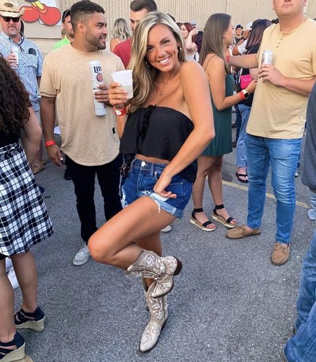 Annie Agar model best pictures