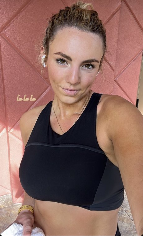 Annie Agar star xxx pictures