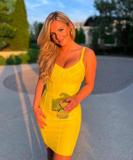 Annie Agar pretty actress image