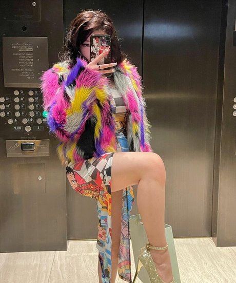 female onlyfans hot naked image