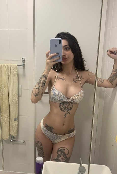 Caputile pornographic model picture