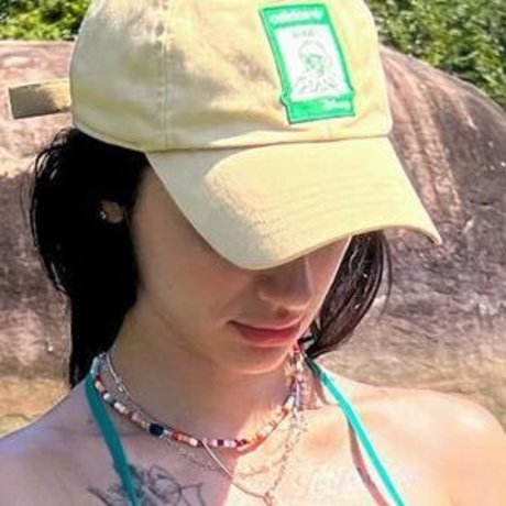 Caputile art star archive