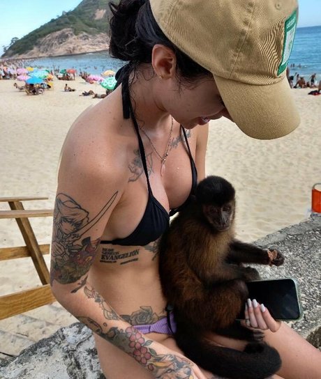 Caputile model perfect picture