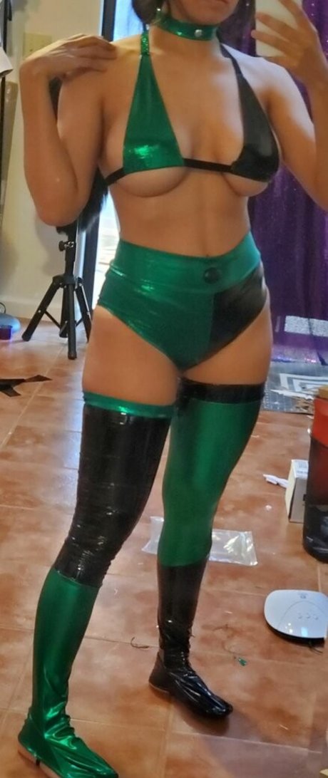 Khainsaw model hot pic