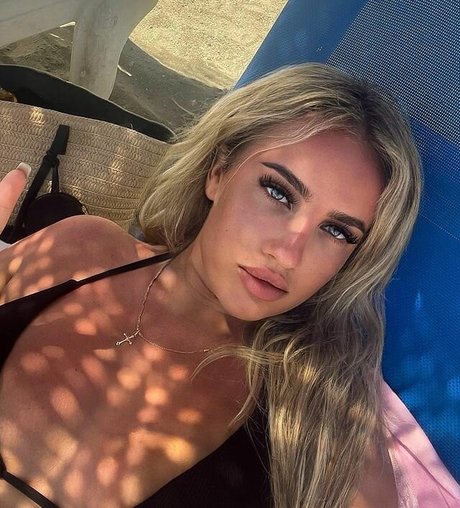 LAURA GOLD pretty star gallery