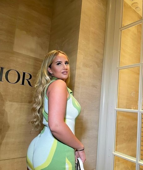 LAURA GOLD pornstar naked picture