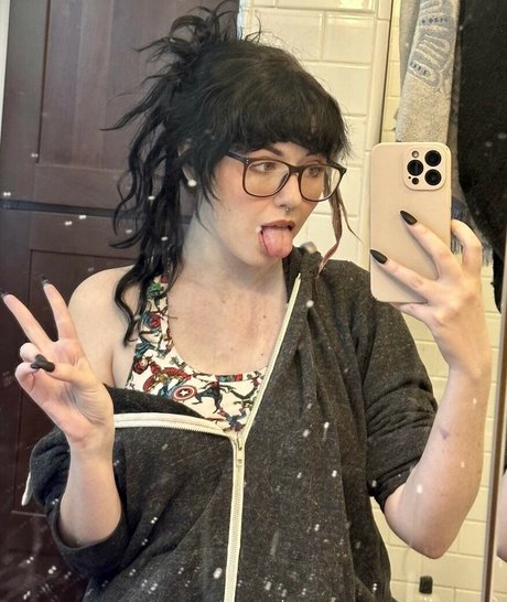 NotSaige pornstar adult pics