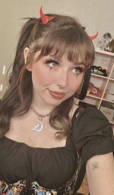 NotSaige xxx actress pic