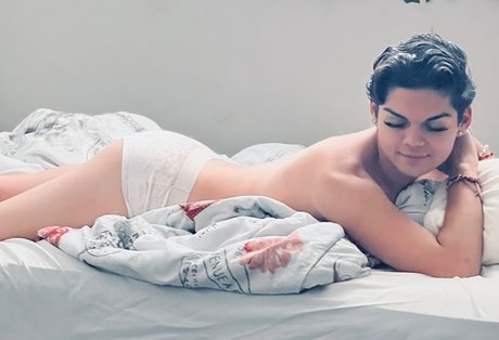 Nikki Runtz model art pic